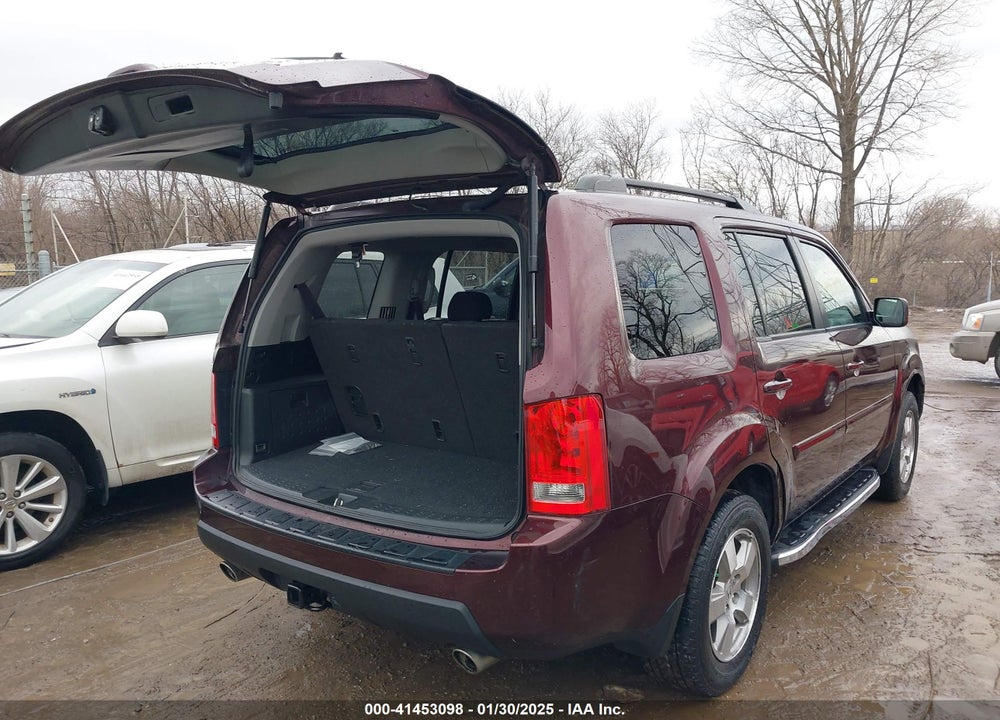 2011 HONDA PILOT EX VIN: 5FNYF4H40BB047999