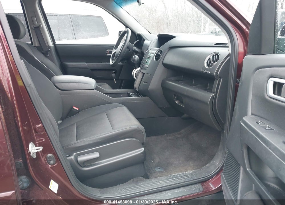 2011 HONDA PILOT EX VIN: 5FNYF4H40BB047999