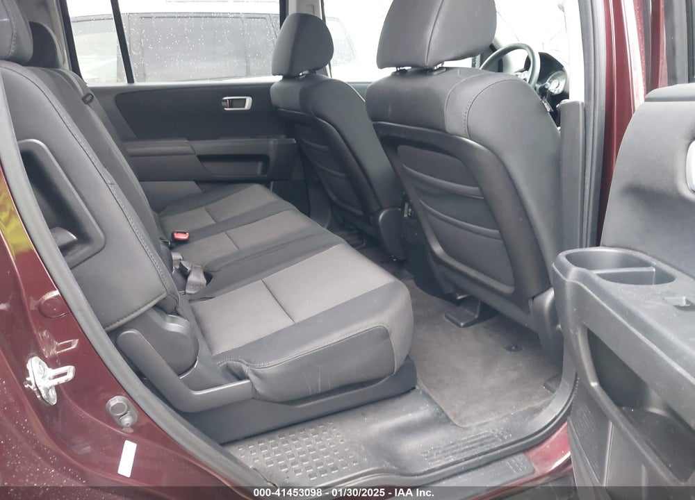 2011 HONDA PILOT EX VIN: 5FNYF4H40BB047999