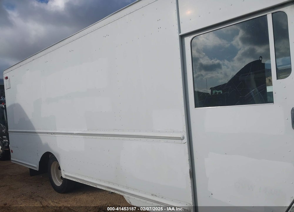 2005 WORKHORSE CUSTOM CHASSIS FORWARD CONTROL CHASSIS VIN: 5B4KP42V453398748