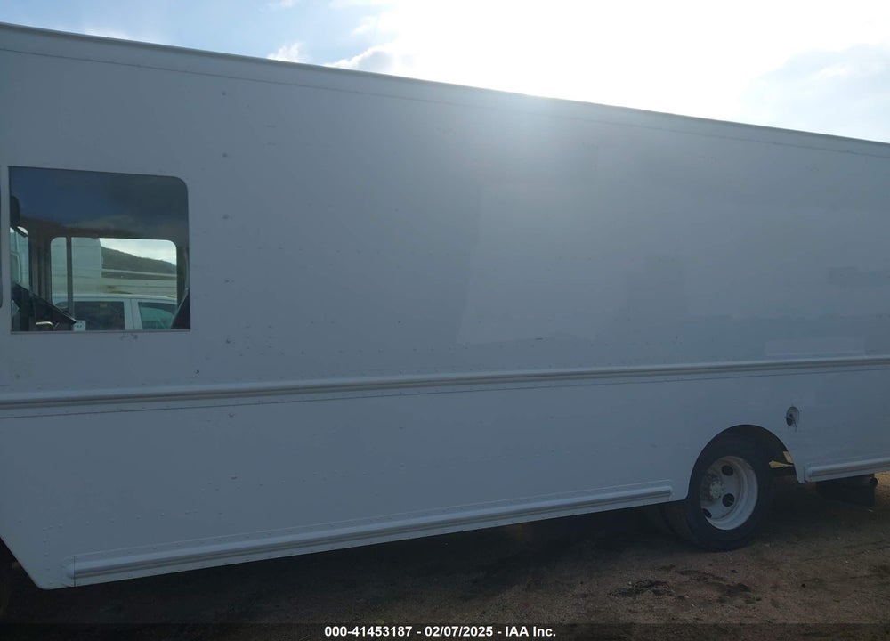 2005 WORKHORSE CUSTOM CHASSIS FORWARD CONTROL CHASSIS VIN: 5B4KP42V453398748