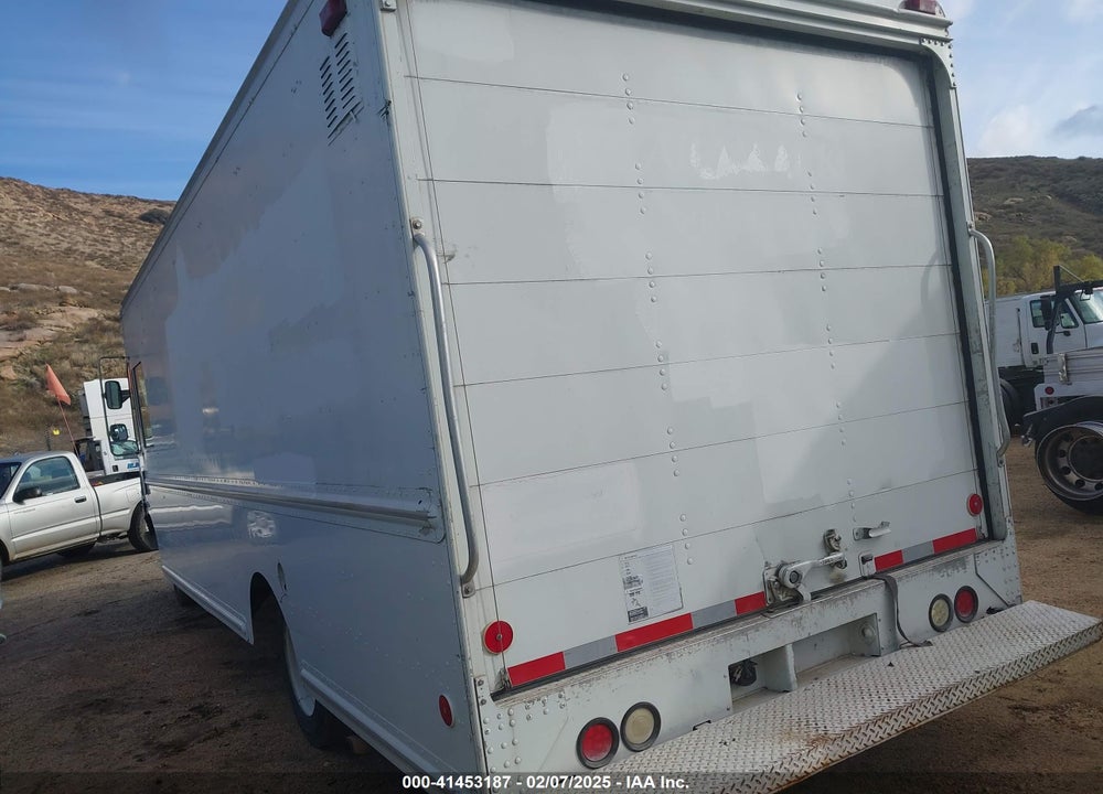 2005 WORKHORSE CUSTOM CHASSIS FORWARD CONTROL CHASSIS VIN: 5B4KP42V453398748