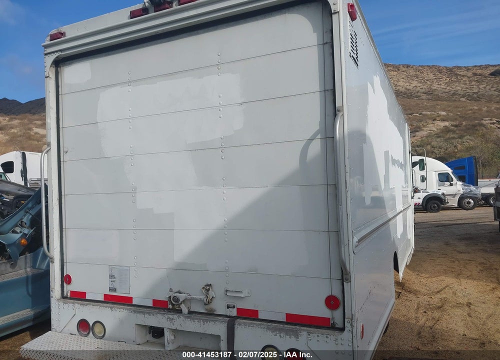 2005 WORKHORSE CUSTOM CHASSIS FORWARD CONTROL CHASSIS VIN: 5B4KP42V453398748