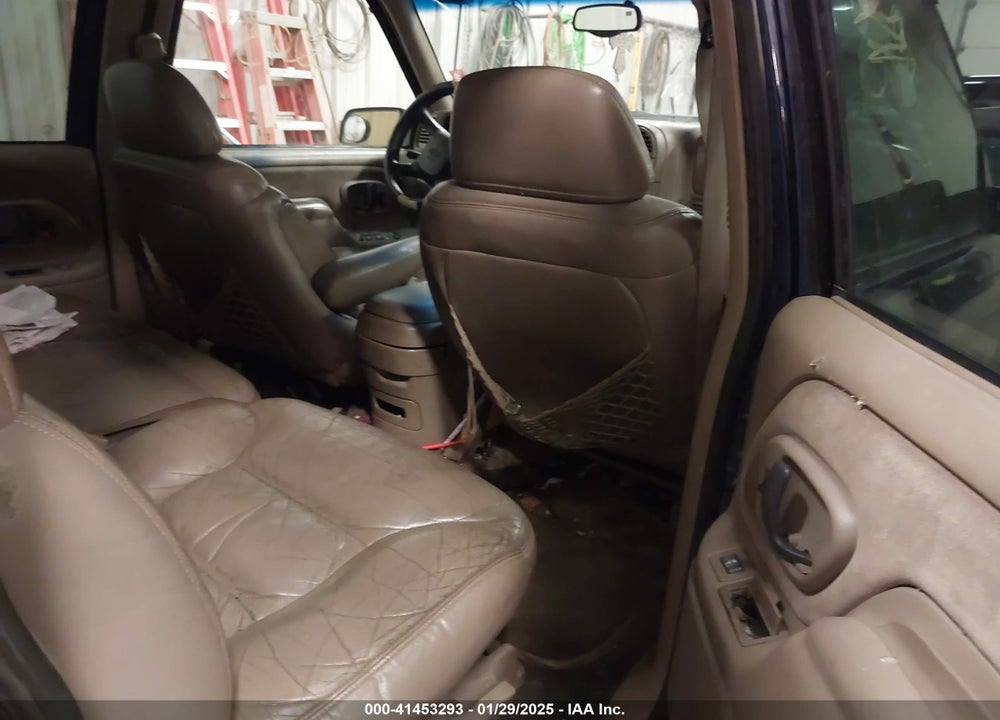 1999 CHEVROLET SUBURBAN 1500 LT VIN: 1GNFK16R1XJ405358