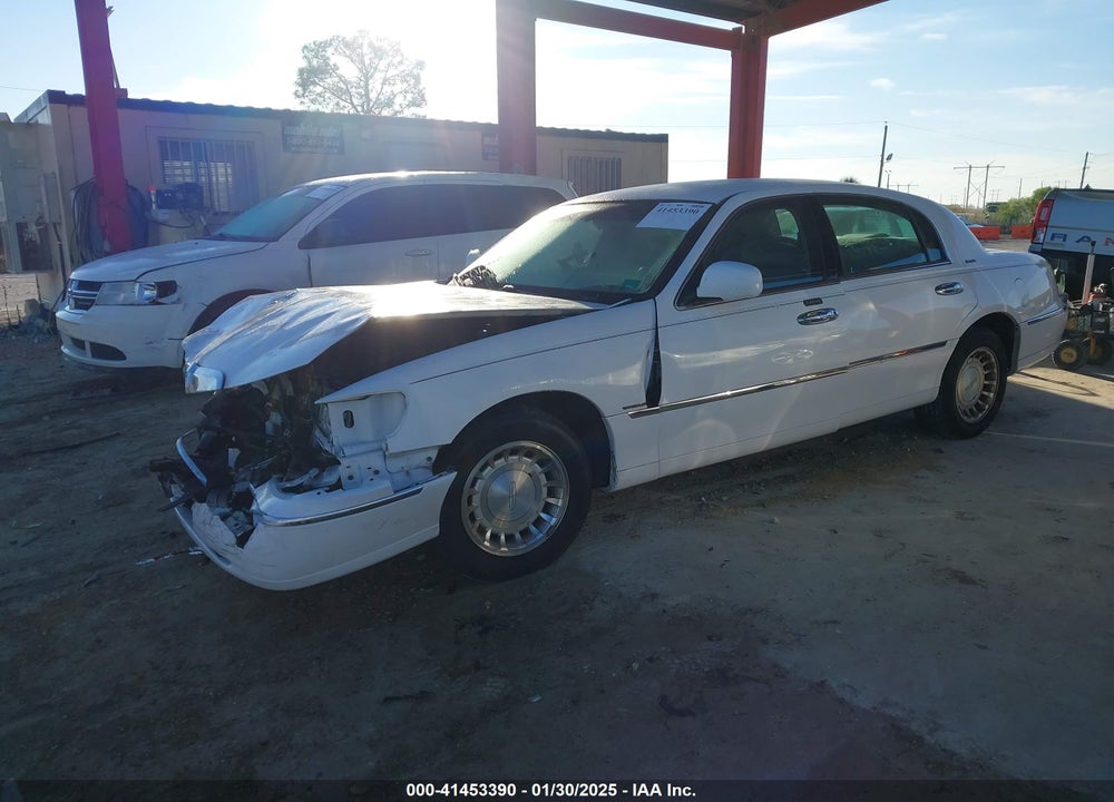 2000 LINCOLN TOWN CAR EXECUTIVE VIN: 1LNHM81W8YY940757
