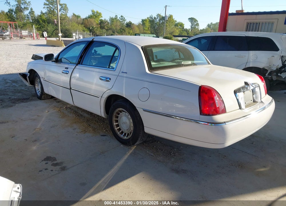 2000 LINCOLN TOWN CAR EXECUTIVE VIN: 1LNHM81W8YY940757
