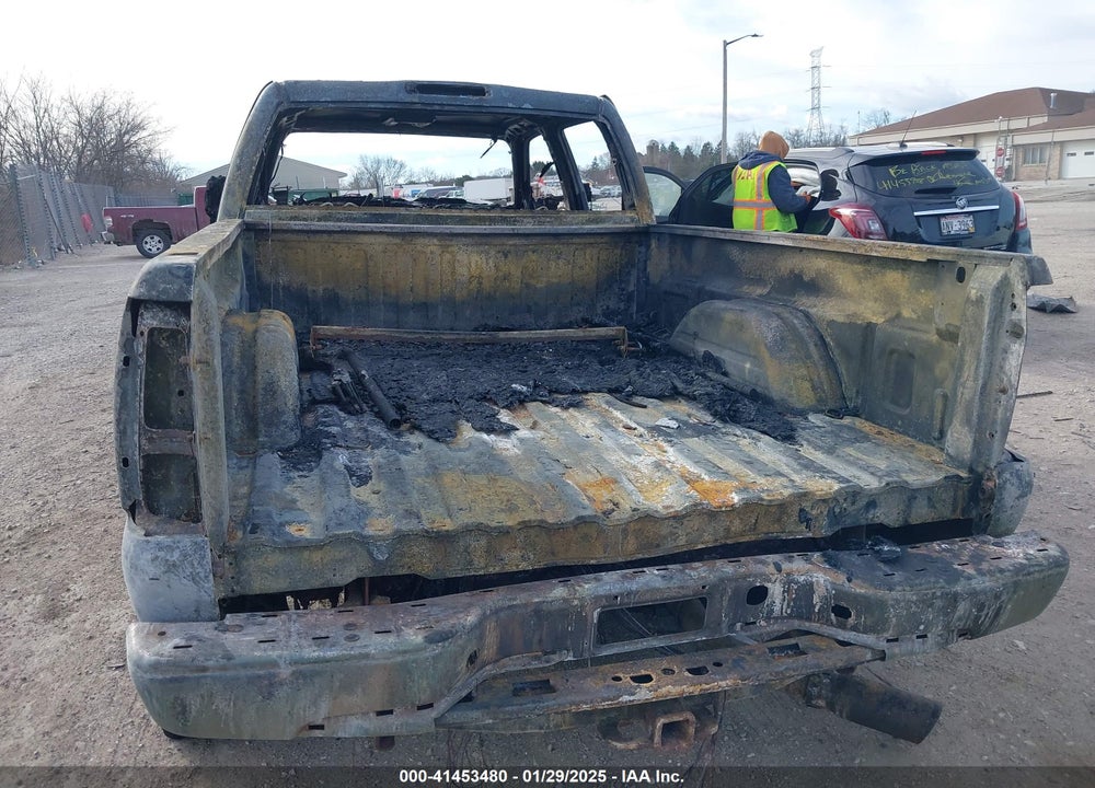 2002 CHEVROLET SILVERADO 2500HD LS VIN: 1GCHK23112F222642