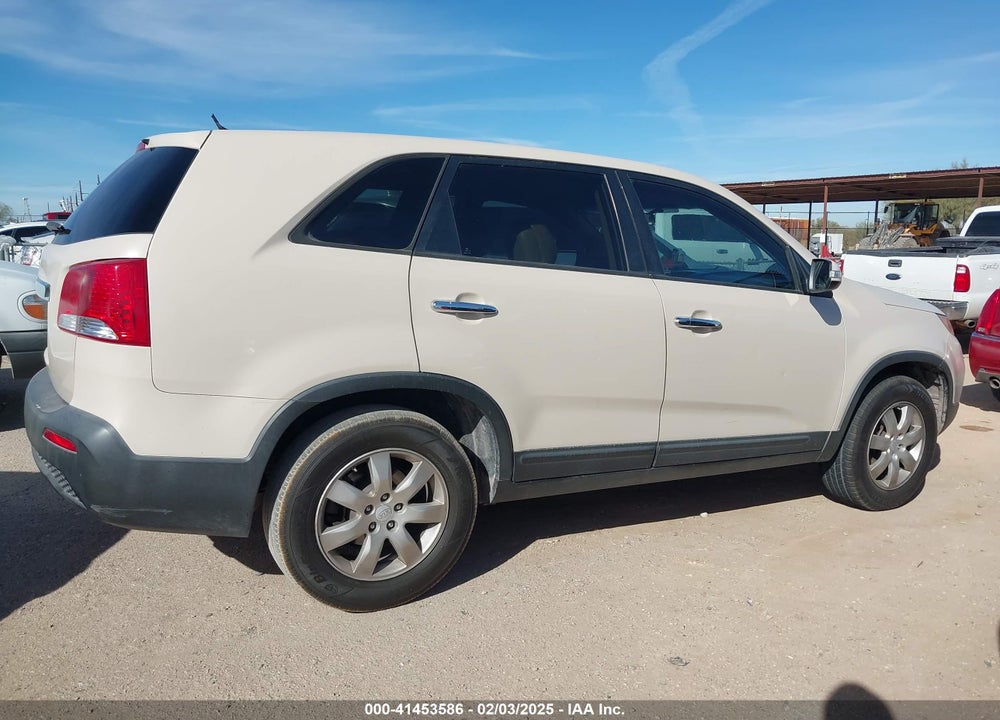 2011 KIA SORENTO LX VIN: 5XYKT3A19BG148556