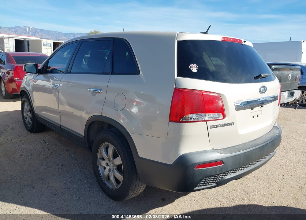 2011 KIA SORENTO LX VIN: 5XYKT3A19BG148556