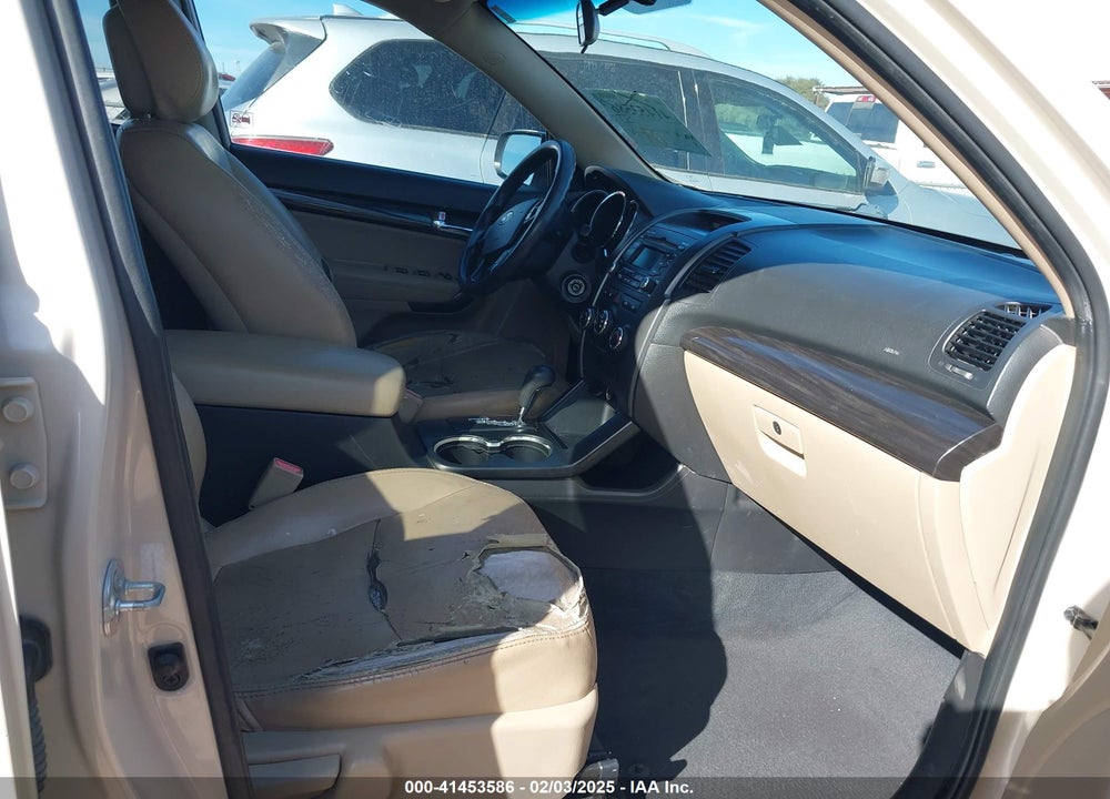 2011 KIA SORENTO LX VIN: 5XYKT3A19BG148556