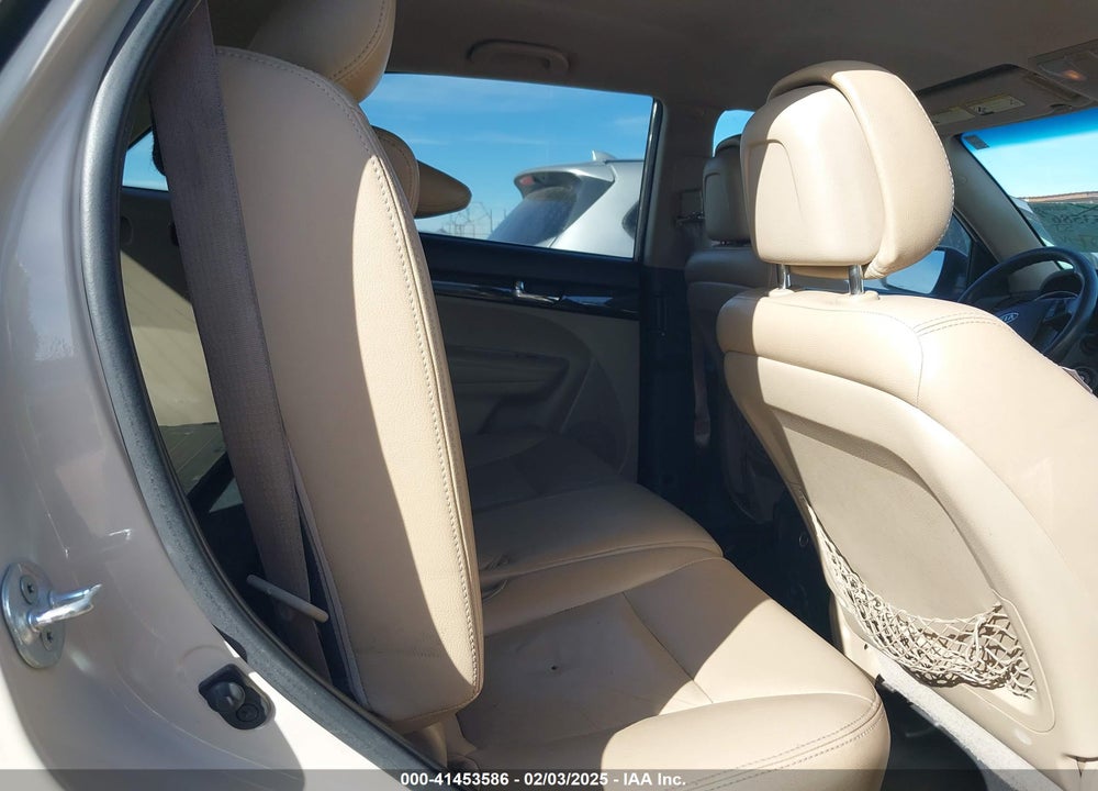 2011 KIA SORENTO LX VIN: 5XYKT3A19BG148556