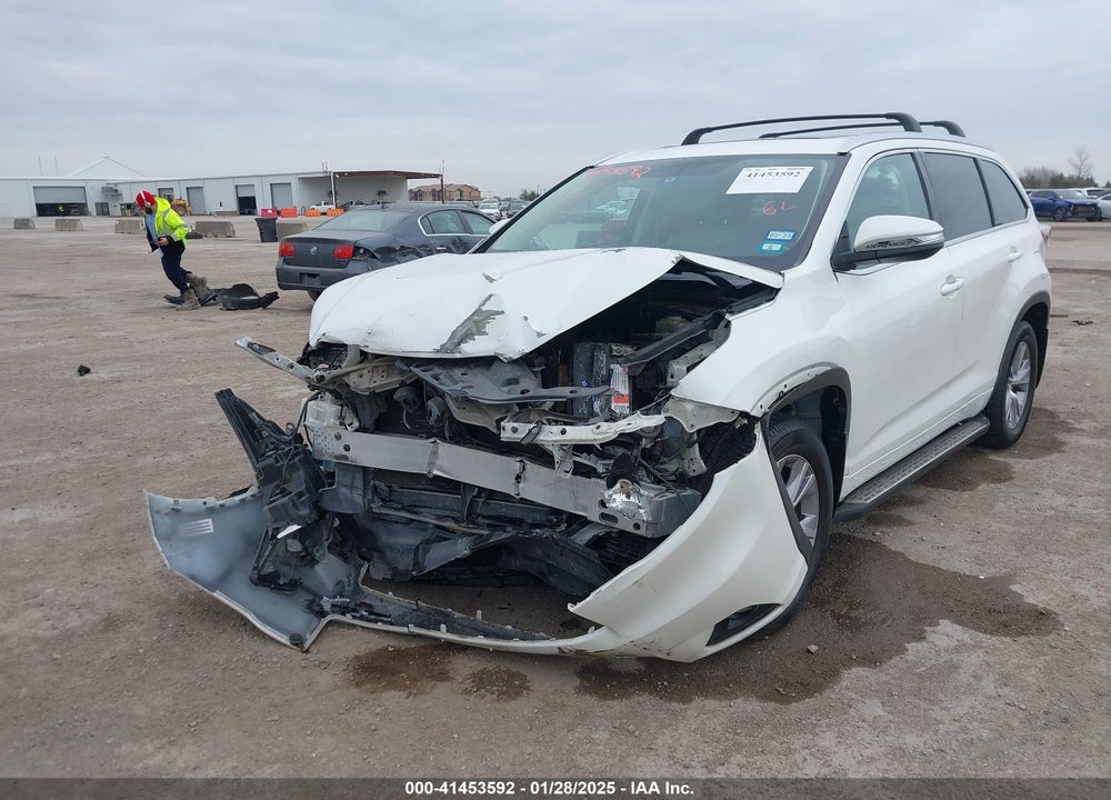 2014 TOYOTA HIGHLANDER XLE V6 VIN: 5TDKKRFH6ES022853