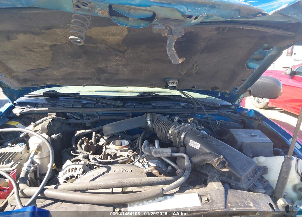2000 CHEVROLET BLAZER LS VIN: 1GNCT18W1YK188988