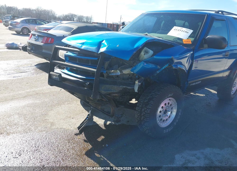 2000 CHEVROLET BLAZER LS VIN: 1GNCT18W1YK188988