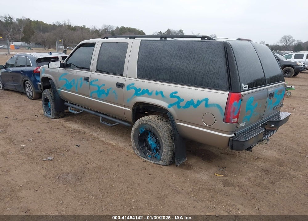 1999 CHEVROLET SUBURBAN 1500 LT VIN: 3GNFK16R1XG191800