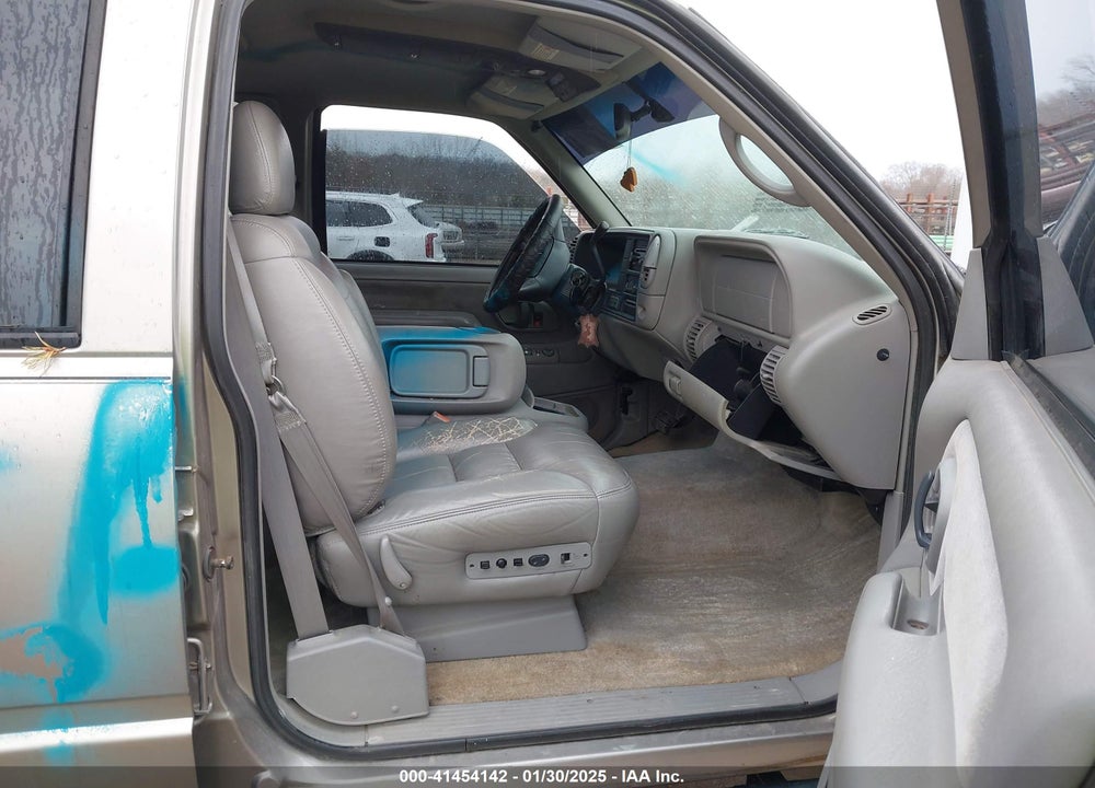 1999 CHEVROLET SUBURBAN 1500 LT VIN: 3GNFK16R1XG191800