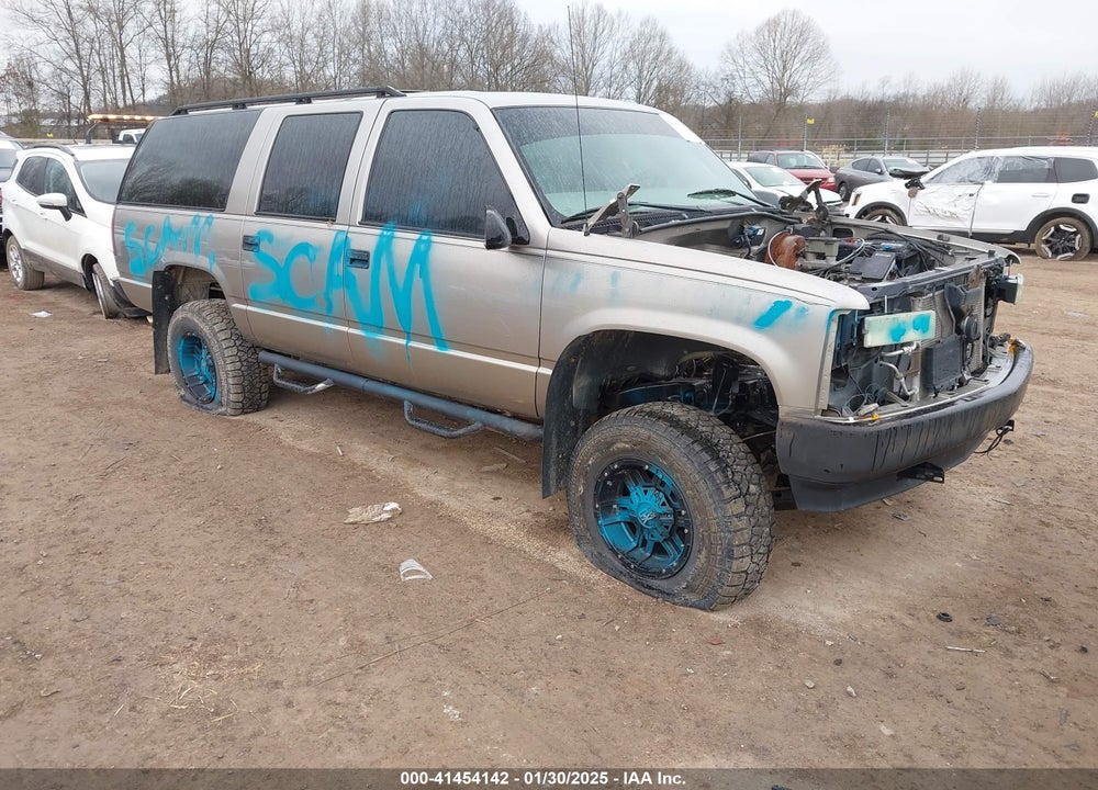 1999 CHEVROLET SUBURBAN 1500 LT VIN: 3GNFK16R1XG191800