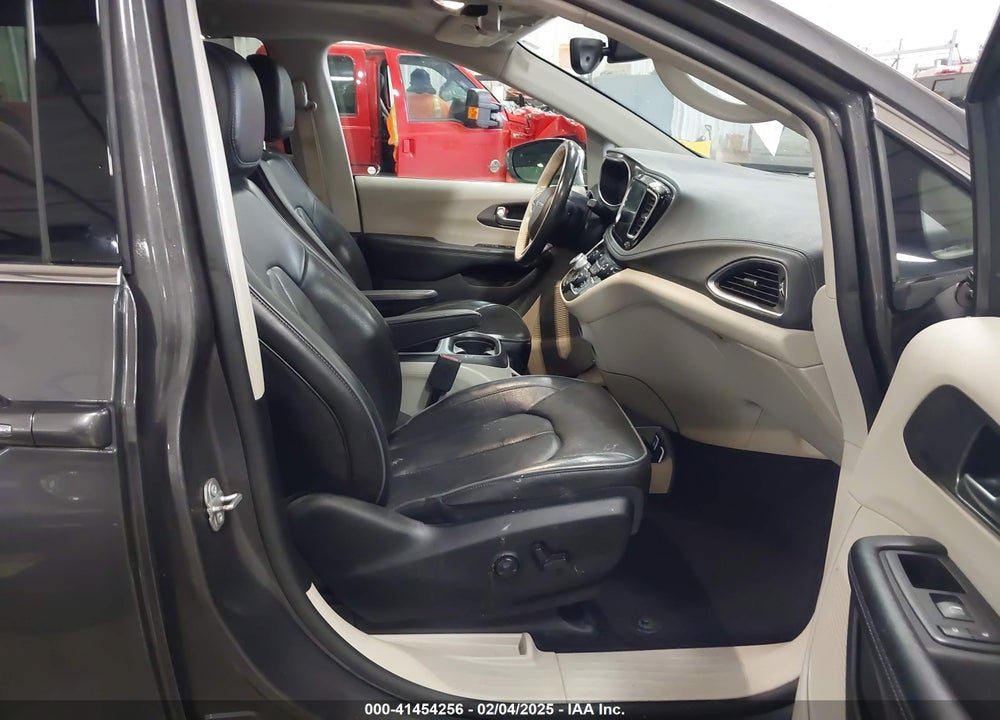2019 CHRYSLER PACIFICA LIMITED VIN: 2C4RC1GG5KR569779