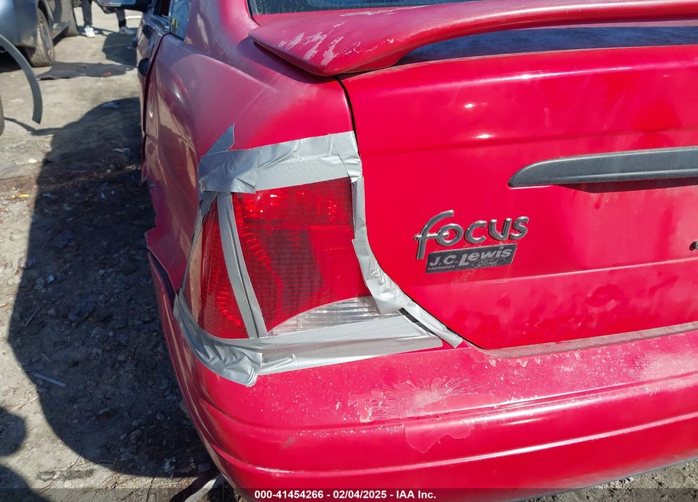 2001 FORD FOCUS VIN: 1FAFP343X1W270837