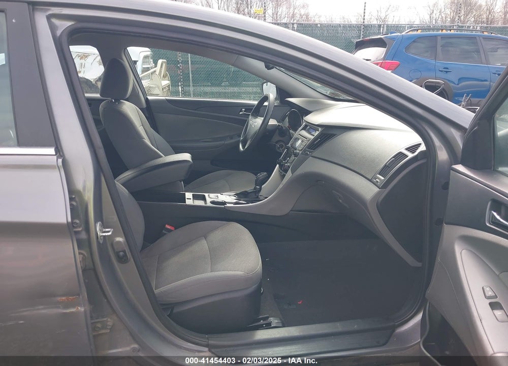 2013 HYUNDAI SONATA VIN: 5NPEB4AC7DH688748
