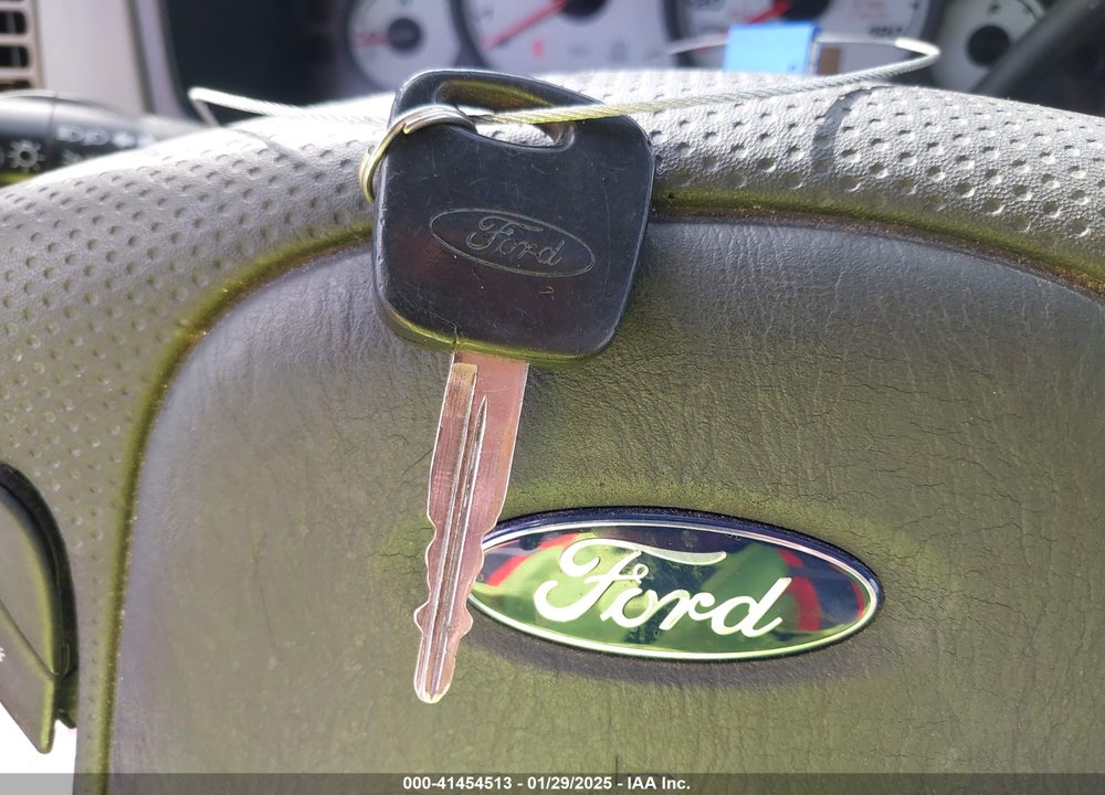 2002 FORD ESCAPE XLS VIN: 1FMYU01102KA45795