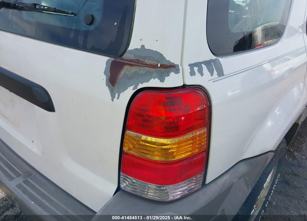 2002 FORD ESCAPE XLS VIN: 1FMYU01102KA45795