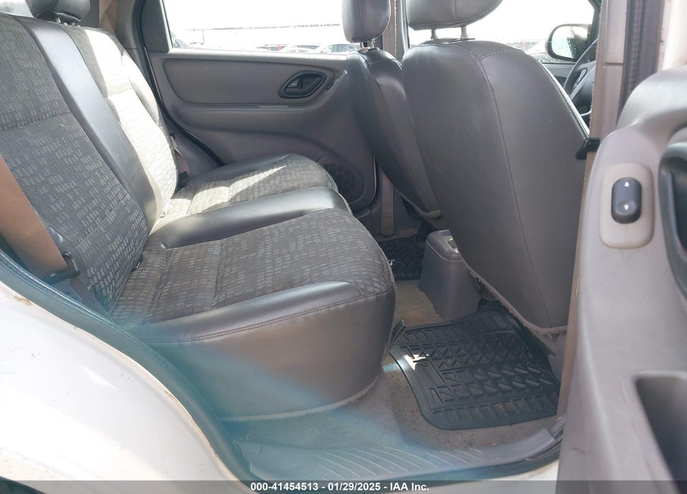 2002 FORD ESCAPE XLS VIN: 1FMYU01102KA45795