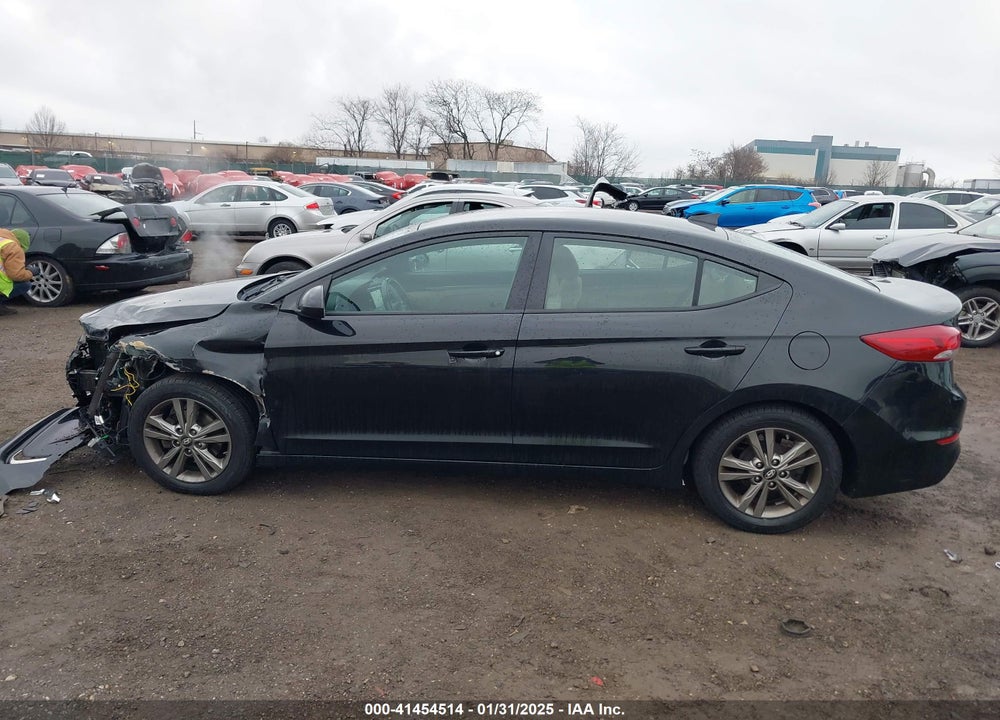 2017 HYUNDAI ELANTRA VIN: 5NPD84LF0HH063244