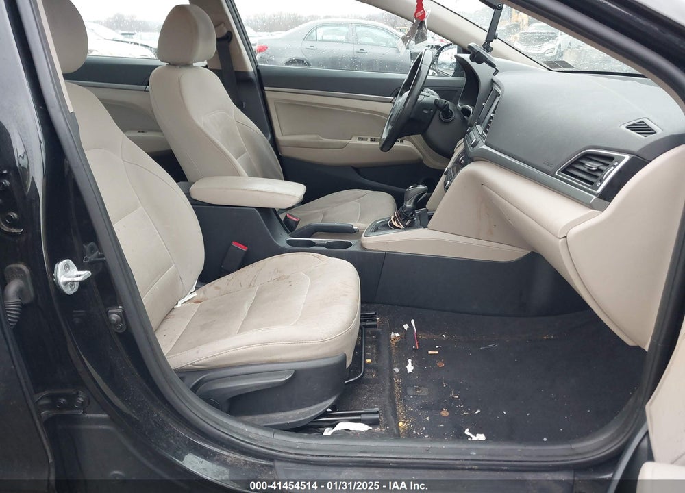 2017 HYUNDAI ELANTRA VIN: 5NPD84LF0HH063244
