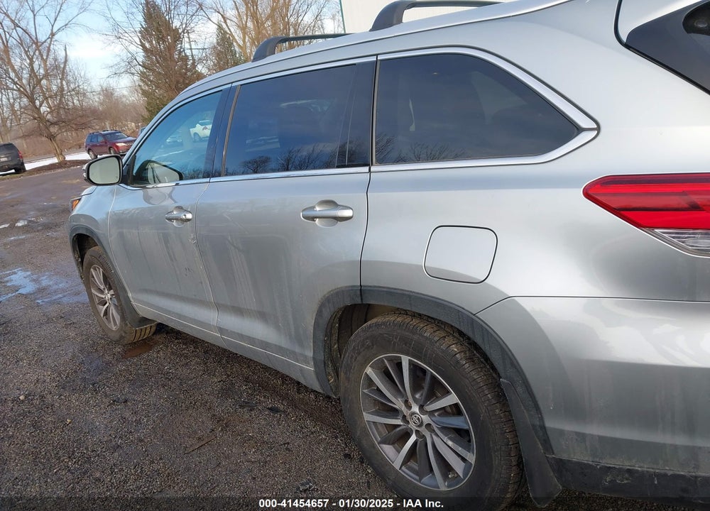 2017 TOYOTA HIGHLANDER XLE VIN: 5TDJZRFH6HS433746