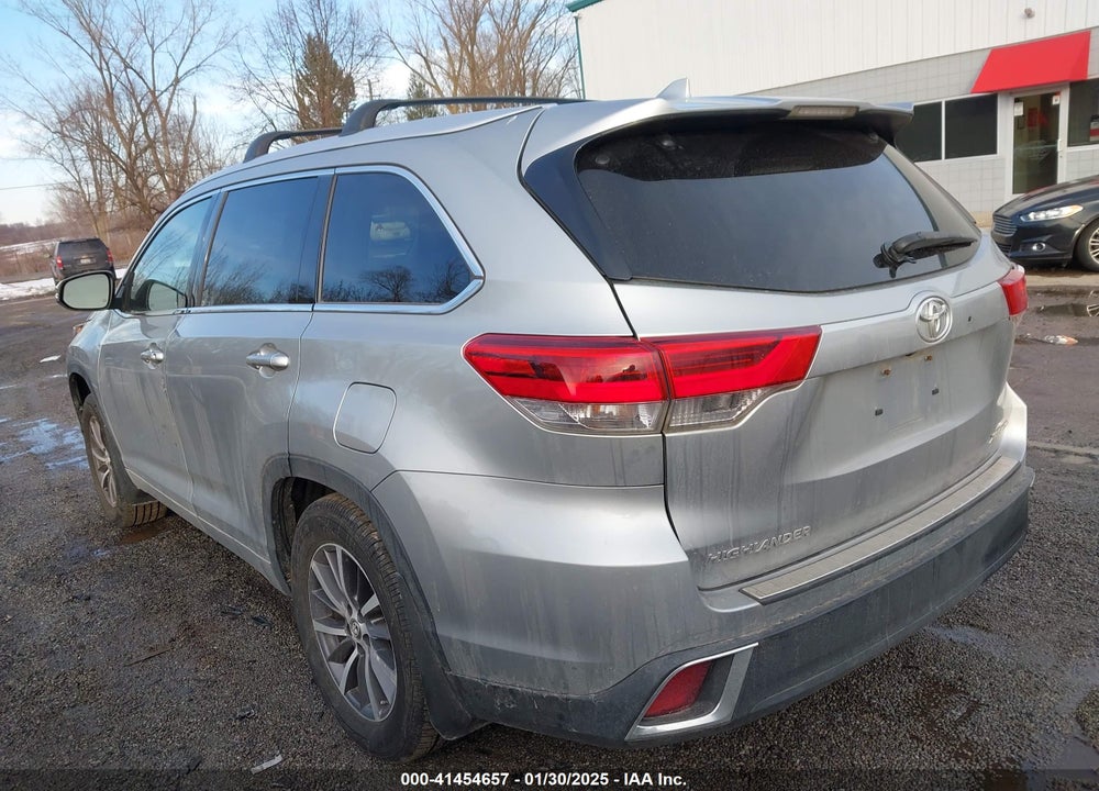 2017 TOYOTA HIGHLANDER XLE VIN: 5TDJZRFH6HS433746