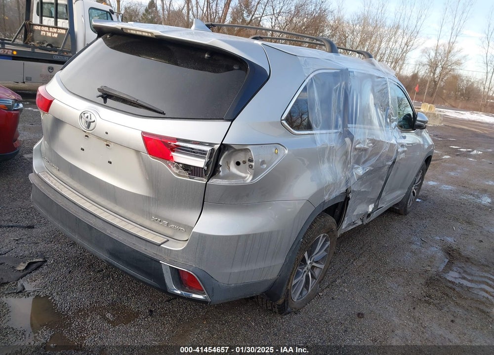 2017 TOYOTA HIGHLANDER XLE VIN: 5TDJZRFH6HS433746