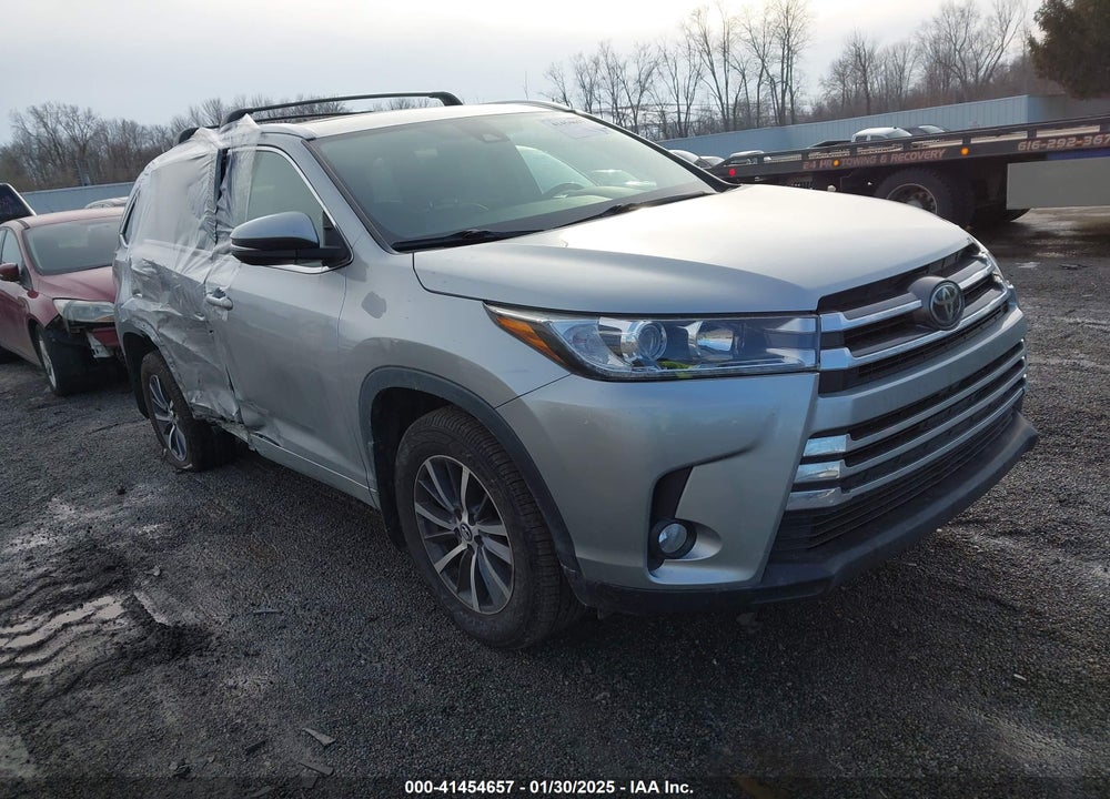 2017 TOYOTA HIGHLANDER XLE VIN: 5TDJZRFH6HS433746