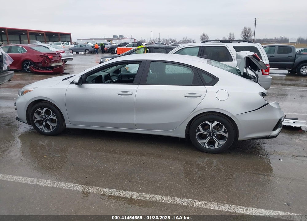 2021 KIA FORTE VIN: 3KPF24AD9ME327281