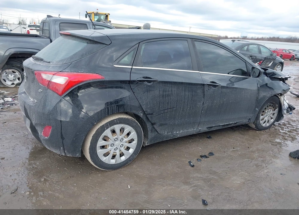 2016 HYUNDAI ELANTRA GT VIN: KMHD35LH8GU338400