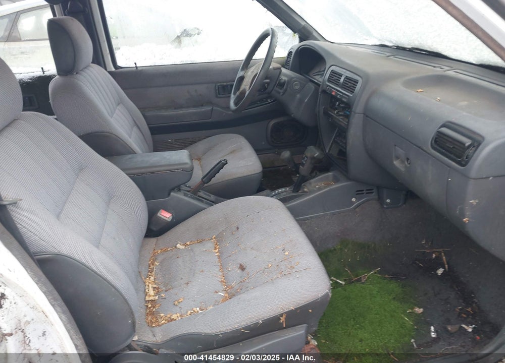 1995 NISSAN PATHFINDER LE/SE/XE VIN: JN8HD17Y5SW015557
