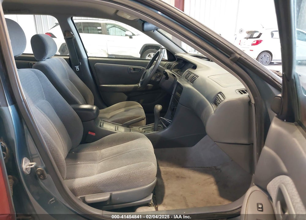 2001 TOYOTA CAMRY LE VIN: 4T1BG22K51U860058