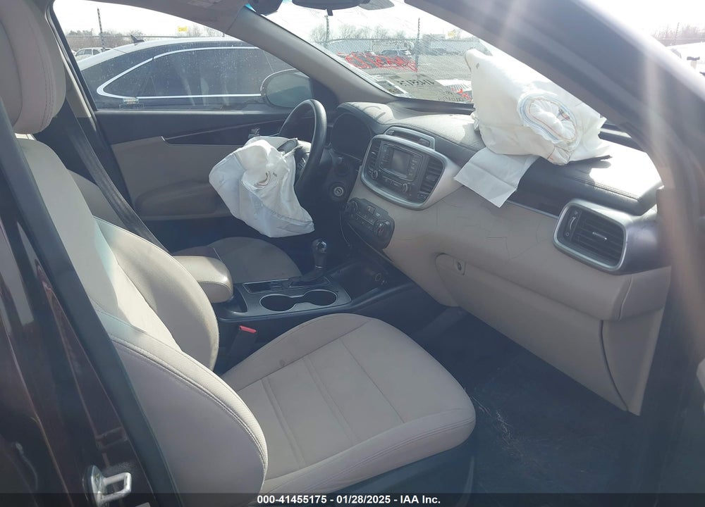 2016 KIA SORENTO 2.4L LX VIN: 5XYPG4A34GG051855
