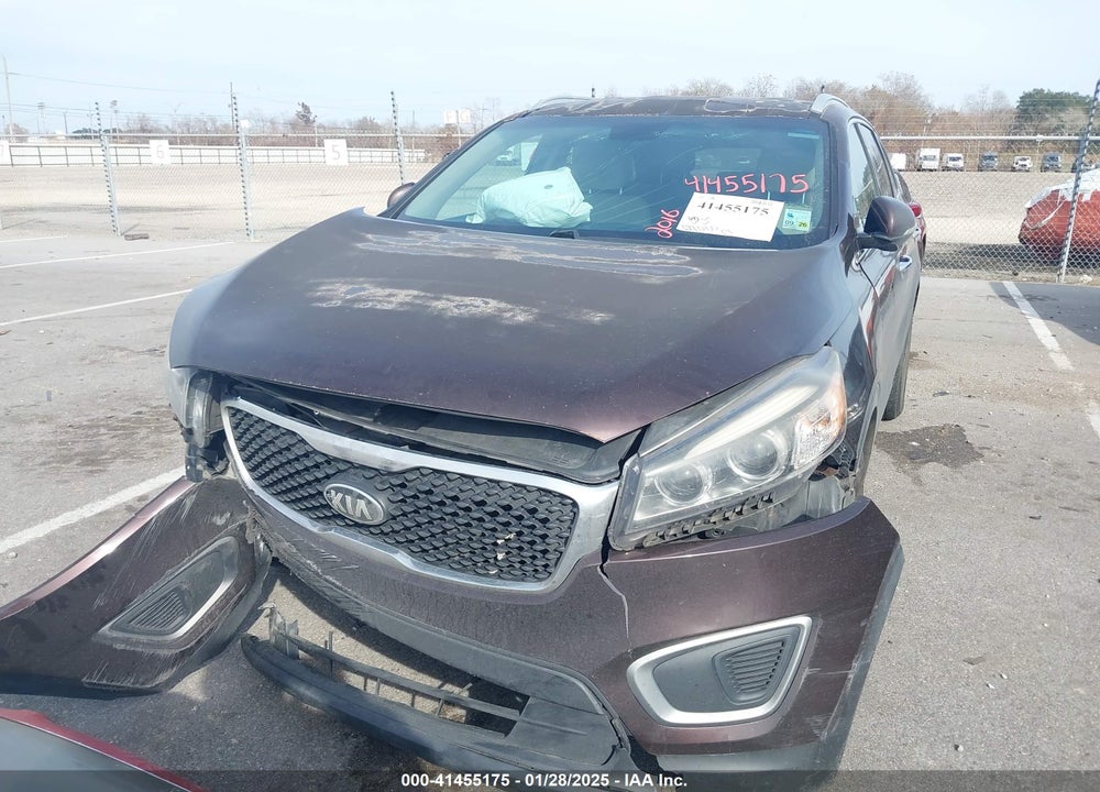 2016 KIA SORENTO 2.4L LX VIN: 5XYPG4A34GG051855