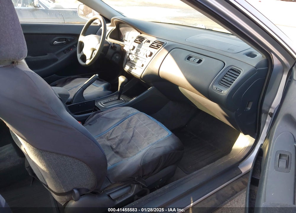 2002 HONDA ACCORD 2.3 LX VIN: 1HGCG32632A007695