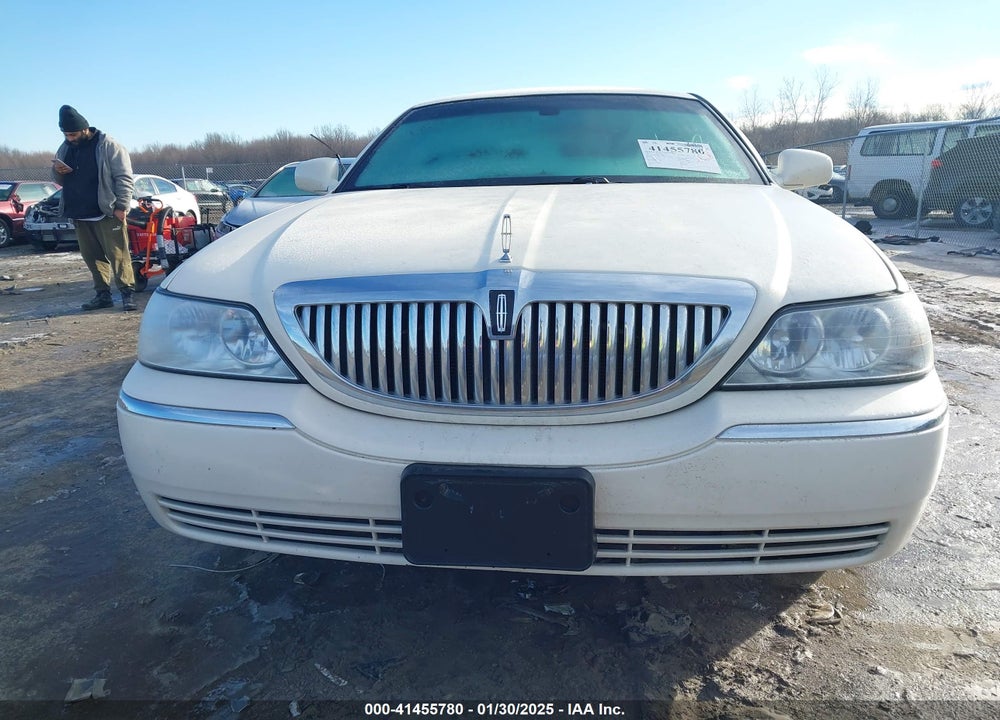 2007 LINCOLN TOWN CAR SIGNATURE LIMITED VIN: 1LNHM82V57Y611986