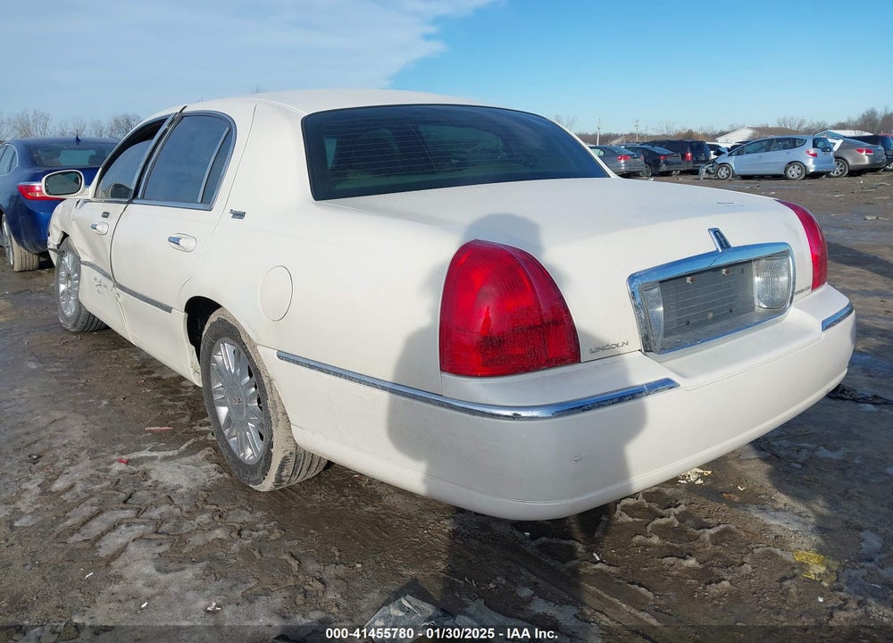 2007 LINCOLN TOWN CAR SIGNATURE LIMITED VIN: 1LNHM82V57Y611986