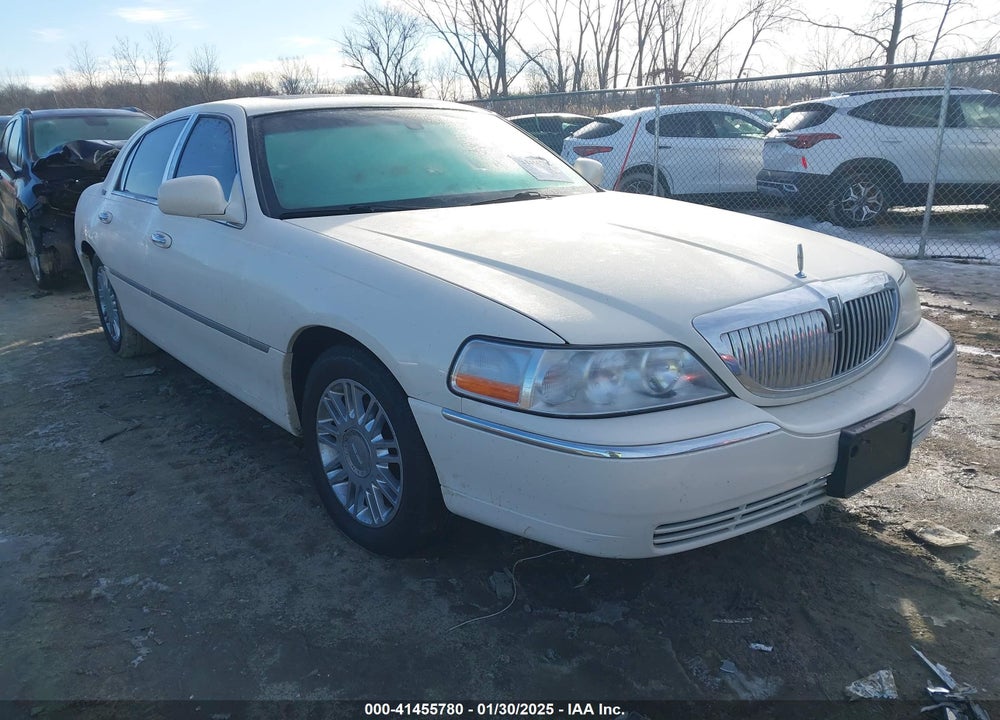 2007 LINCOLN TOWN CAR SIGNATURE LIMITED VIN: 1LNHM82V57Y611986