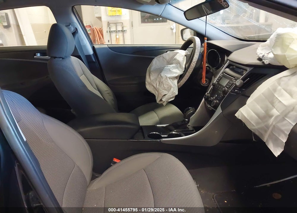 2011 HYUNDAI SONATA VIN: 5NPEB4AC7BH182009