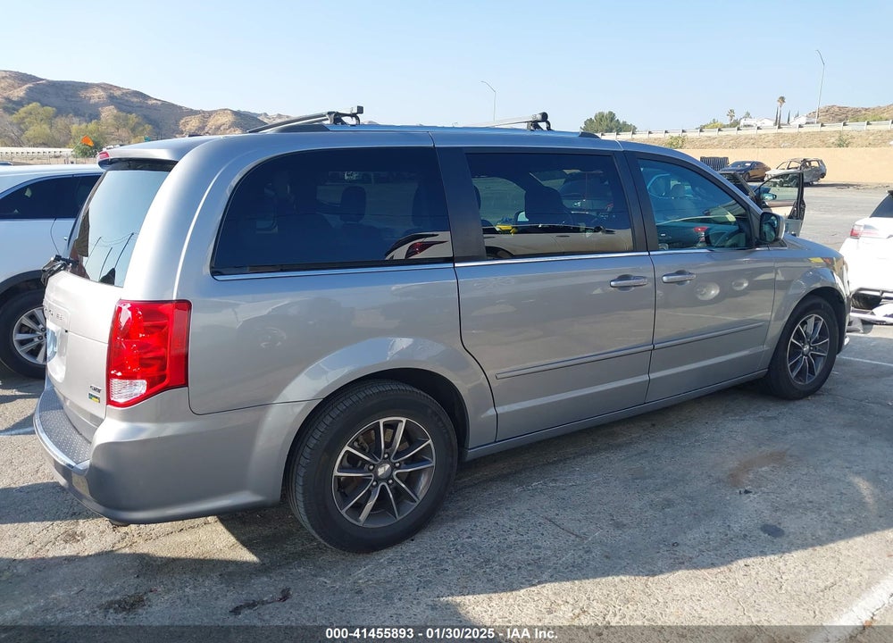 2017 DODGE GRAND CARAVAN SXT VIN: 2C4RDGCG8HR827517