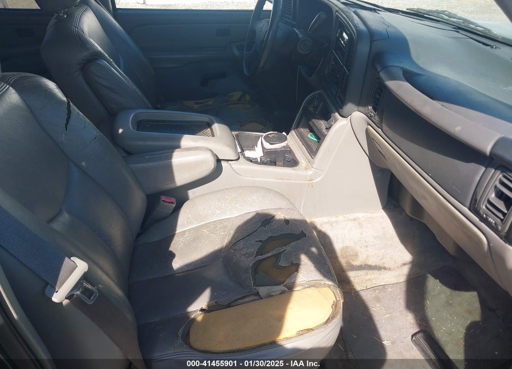 2004 CHEVROLET SUBURBAN 1500 LS VIN: 1GNEC16Z74J201779