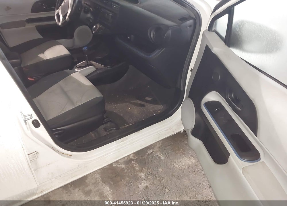 2013 TOYOTA PRIUS C VIN: JTDKDTB34D1548699