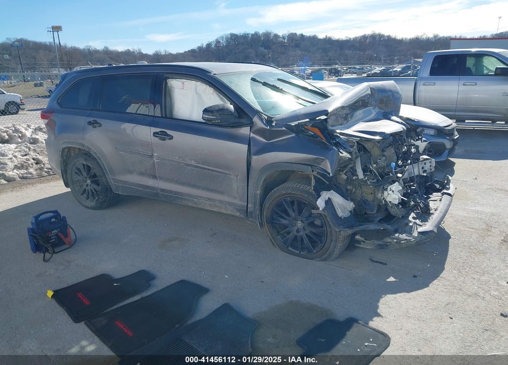 2019 TOYOTA HIGHLANDER SE VIN: 5TDJZRFH4KS975595