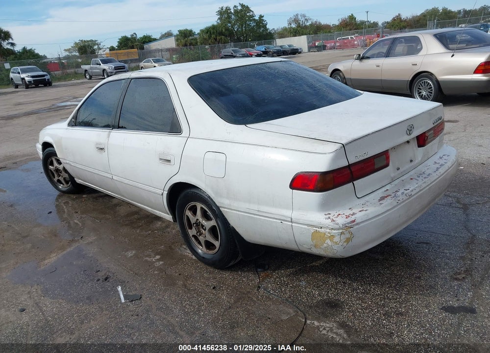1999 TOYOTA CAMRY LE VIN: JT2BG28K2X0325628