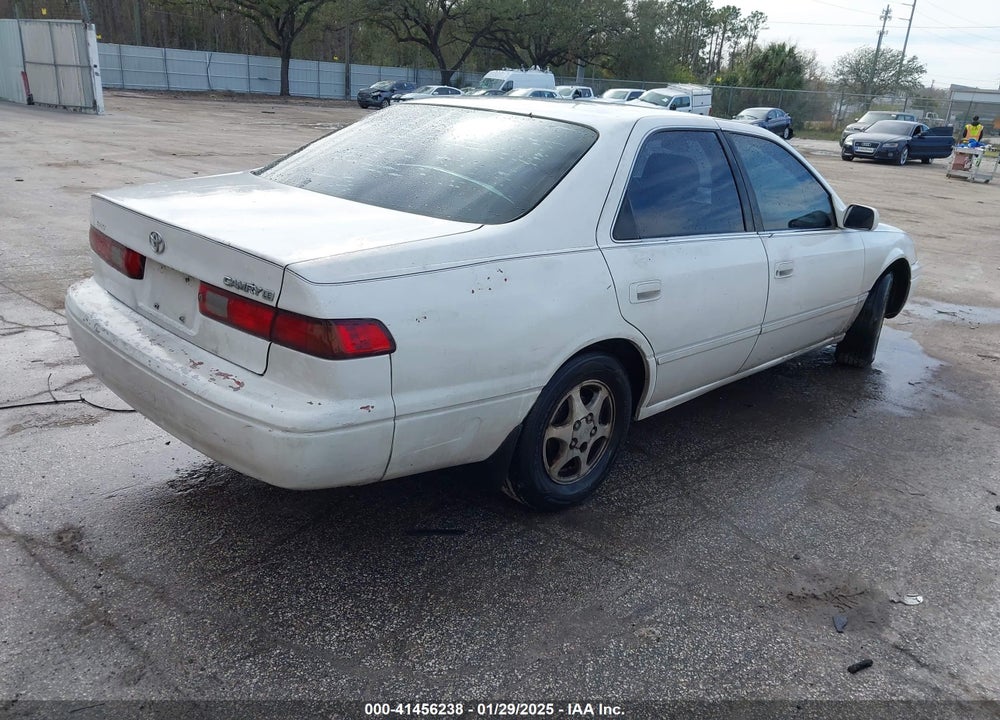 1999 TOYOTA CAMRY LE VIN: JT2BG28K2X0325628